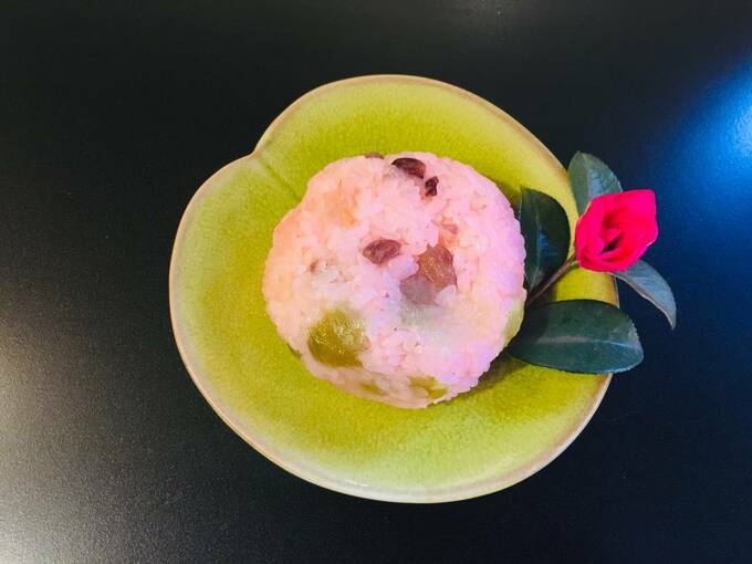 残ったお赤飯をおにぎりに