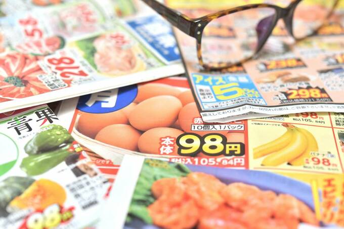 チラシにメガネ