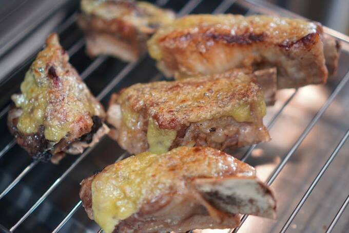 焼いたスペアリブ