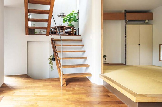 玄関ホール下の大収納庫