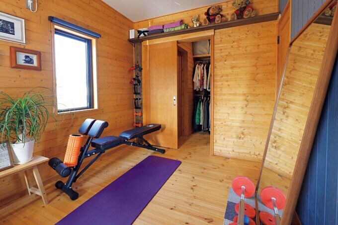 寝室の一角にある妻のジムスペース