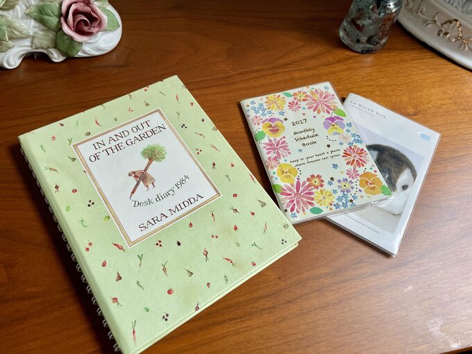 机にならべられたアルバム