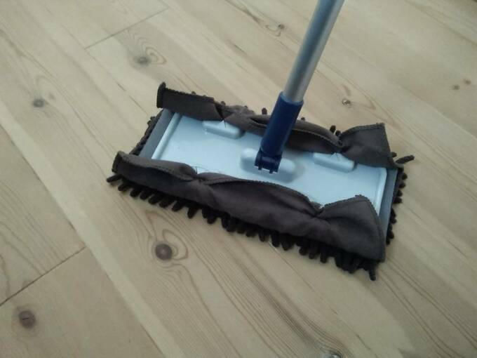 市販の床用フロアモップ