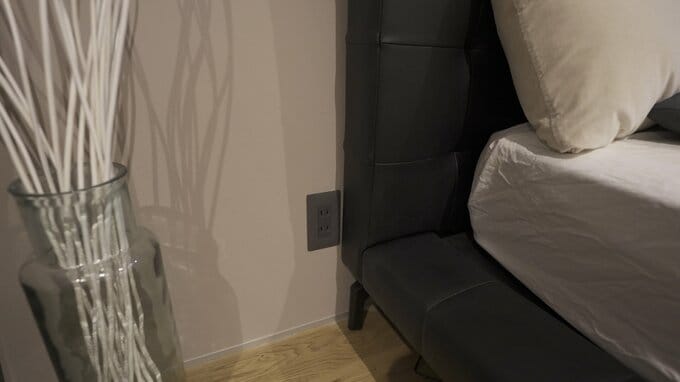 ベッドの両サイドのコンセント