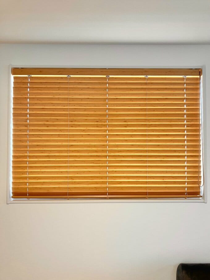 バンブーブラインドを閉めきった様子