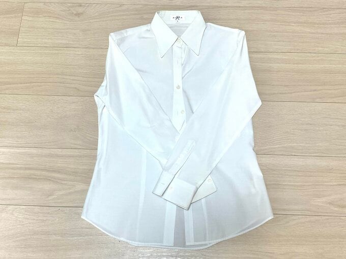 白シャツ