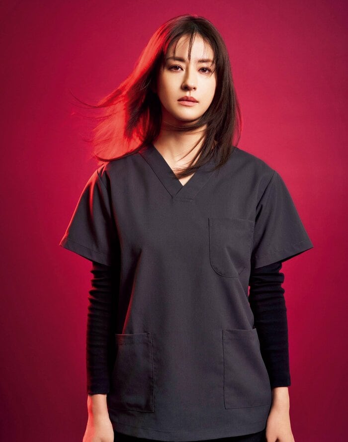 ドラマ『Dr.アシュラ』主演の松本若菜さん。「キットを持ち帰って、針