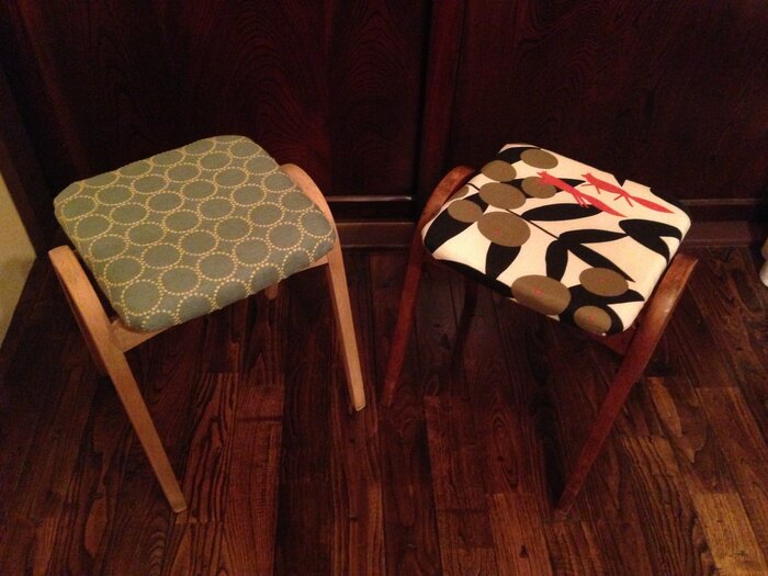 タッカーで椅子の座面を簡単リメイク。中古名作スツールも好みの一脚に