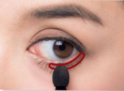 下まぶたにもカラーをオン