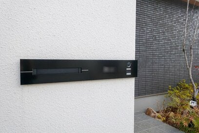 「名字なし、番地だけ」の表札の戸建てに住んで2年。配達＆人づき合いに問題は？