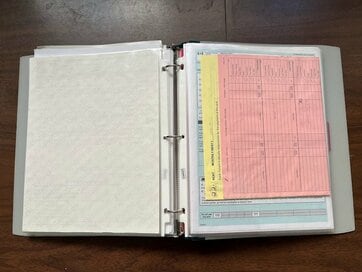 たまりすぎた「紙もの」をすっきり片づける。60代ミニマリストが実践する疲れないコツ