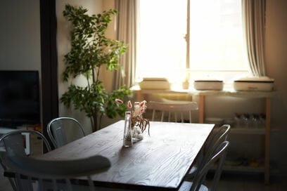 50代以降の「片づかない家」にありがちなもの5つ。今すぐ捨てて“身軽”に生きる