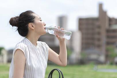家でも熱中症の危険性あり。かかってしまったときの真っ先の対処法