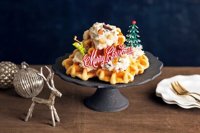 無印良品のワッフルとドライフルーツでケーキが完成。クリスマスはこれで決まり