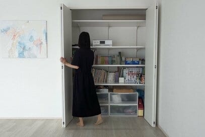 「服は年間4着」生活をして6年。季節の変わり目もコーデに悩まず、衣替えなしで快適