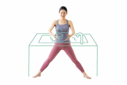 家事のすき間でできる「ながら股関節ほぐし」2つ。洗い物しながら、スクワットで美ボディに！