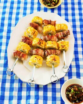 思わずかぶりつきたくなる！トウモロコシと豚バラ肉のBBQ風