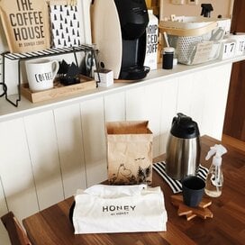 リビングダイニングのゴミ箱問題。おしゃれで、掃除のジャマをしない置き方を見つけたよ！