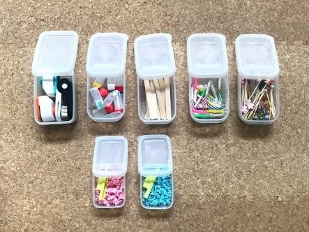 フタはなくさないように容器の下に敷いてしまっています