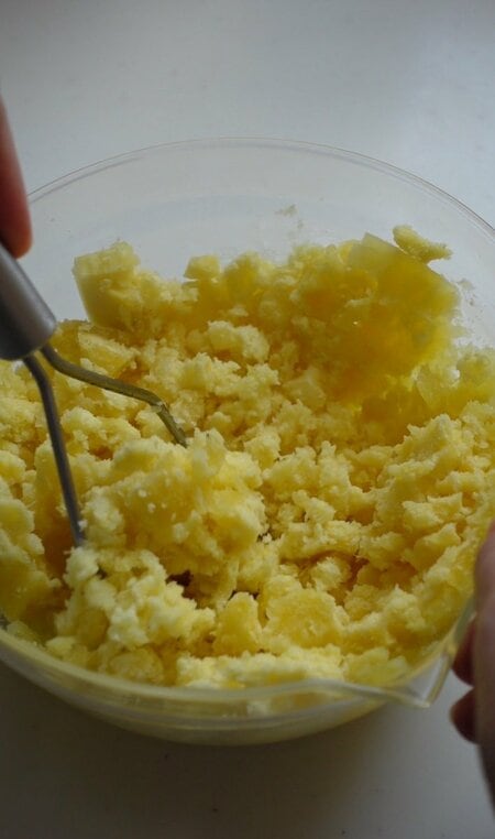 サツマイモつぶす