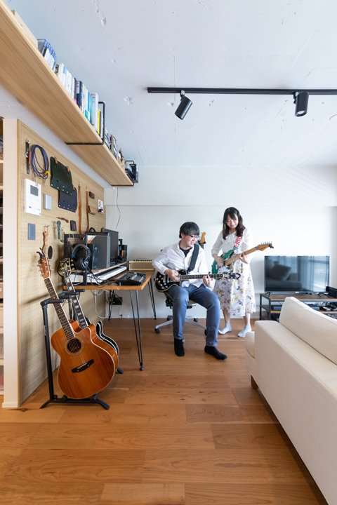 天井や壁面を活用した趣味スペース