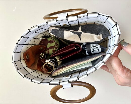 口の開いたバッグ