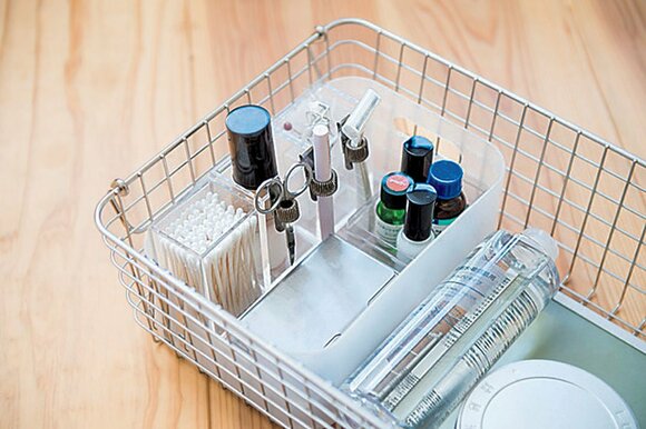 メイク用品はペン立て&ペンホルダーで迷子を防止