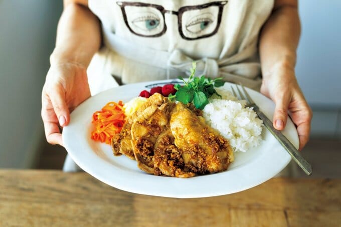 ワンプレートに盛り付けられたショウガ焼き