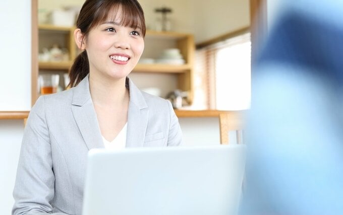 生命保険の女性