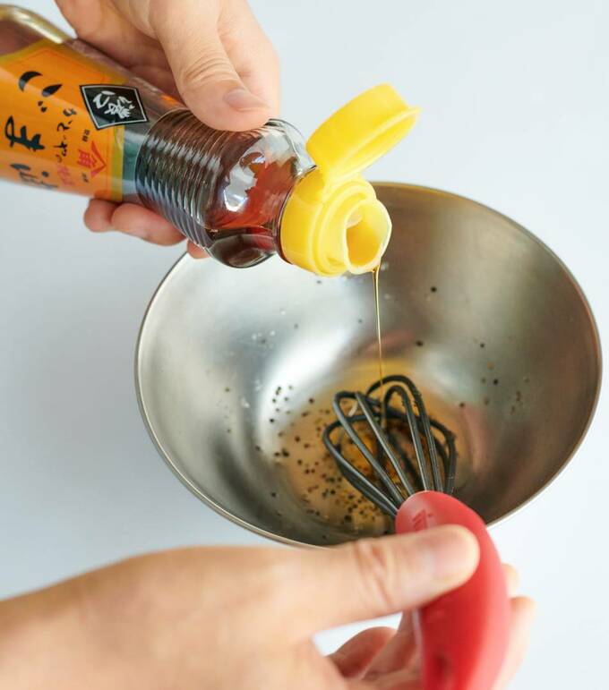 ごま油を乳化させる様子