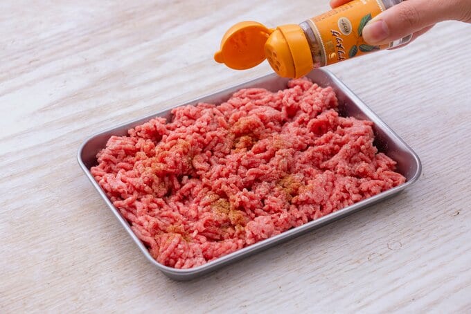 ひき肉に味をつける