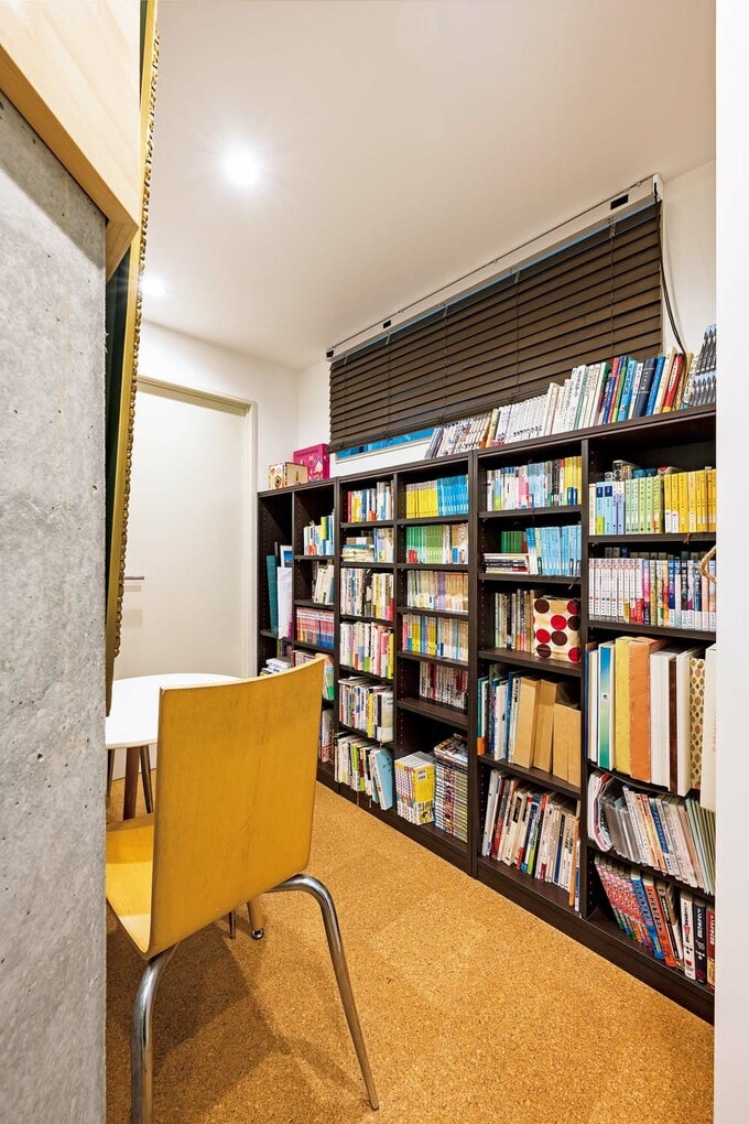 地階の図書コーナー