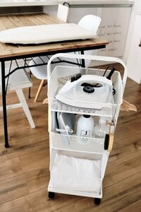 小ぶりなサイズがちょうどいい白いワゴン