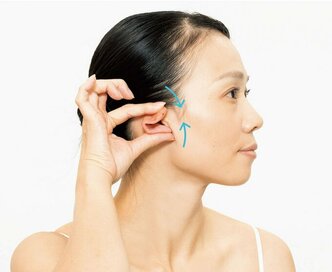 顔のシワ、たるみにアプローチ！たった10秒の「耳ギョウザリフト」で老け見え解消