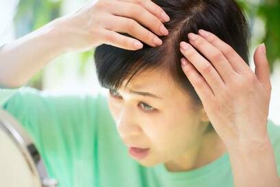 薄毛が気になる40～50代女性は早めに病院へ。「思ったより簡単に増えた」人も