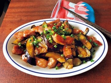 山本ゆりさんの豚肉とナスの照り焼き。トンカツ肉でボリューム満点に