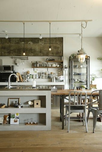 古材を使ったダイニングテーブル