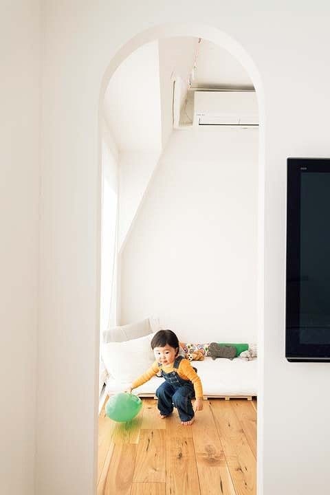 寝室と子ども部屋をつなぐアールの開口