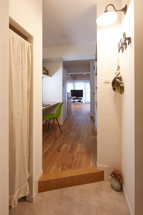 框を斜めにした玄関