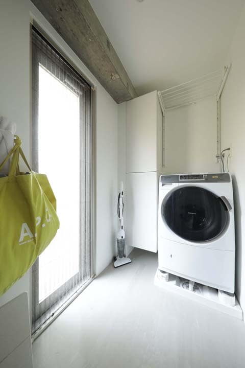 明るく開放的な脱衣所と浴室