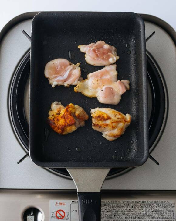 鶏肉を焼く