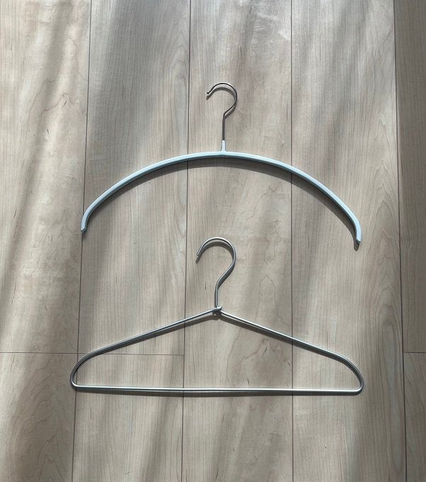 MAWAハンガーと無印良品のアルミハンガー