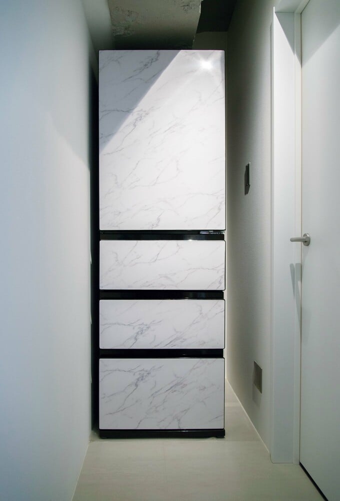 大理石調のシートを貼った冷蔵庫