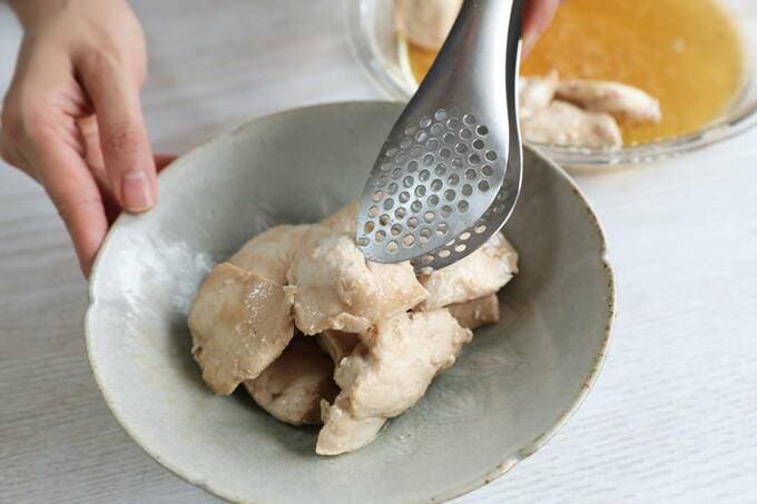 皿に汁ごと盛る