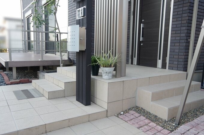 玄関にある2つの階段