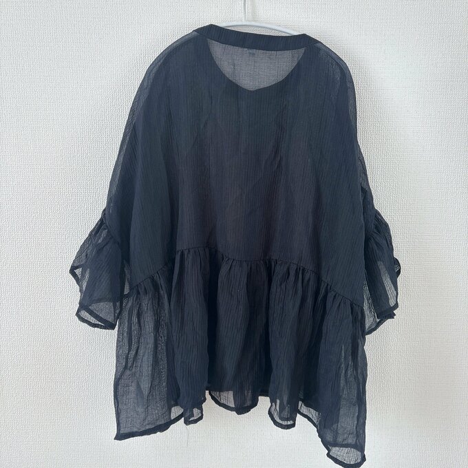 シアーフリルブラウス