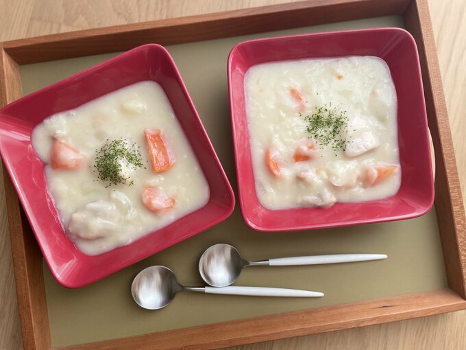 シチューが映える「赤」