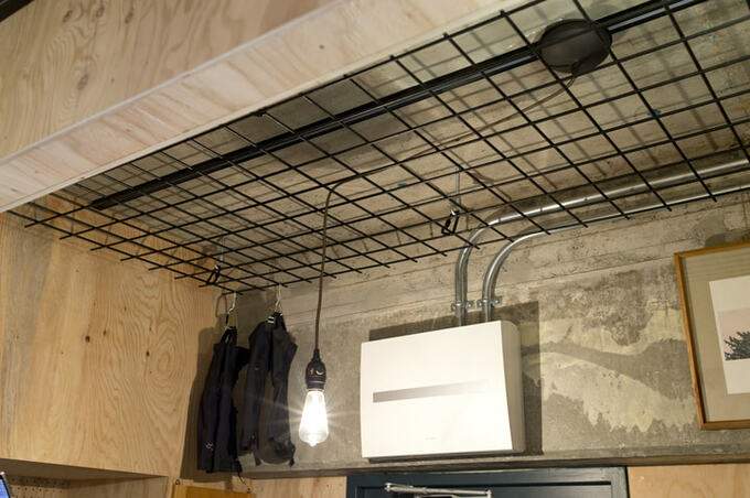 玄関の天井収納