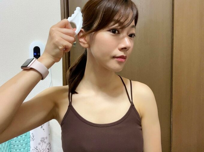 カッサウェーブを使う女性