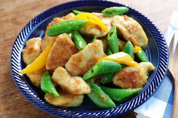 鶏胸肉とスナップエンドウのカレー炒め